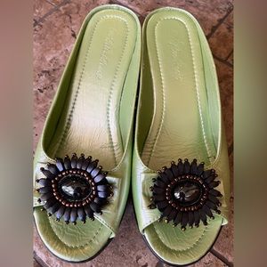 Women’s Helen’s Heart pistachio green shoes with flower medallion, size 10